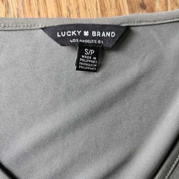 Lucky Brand Size Small Light Olive Army Green Top Shirt‎ Button Shoulder Detail - Picture 3 of 5
